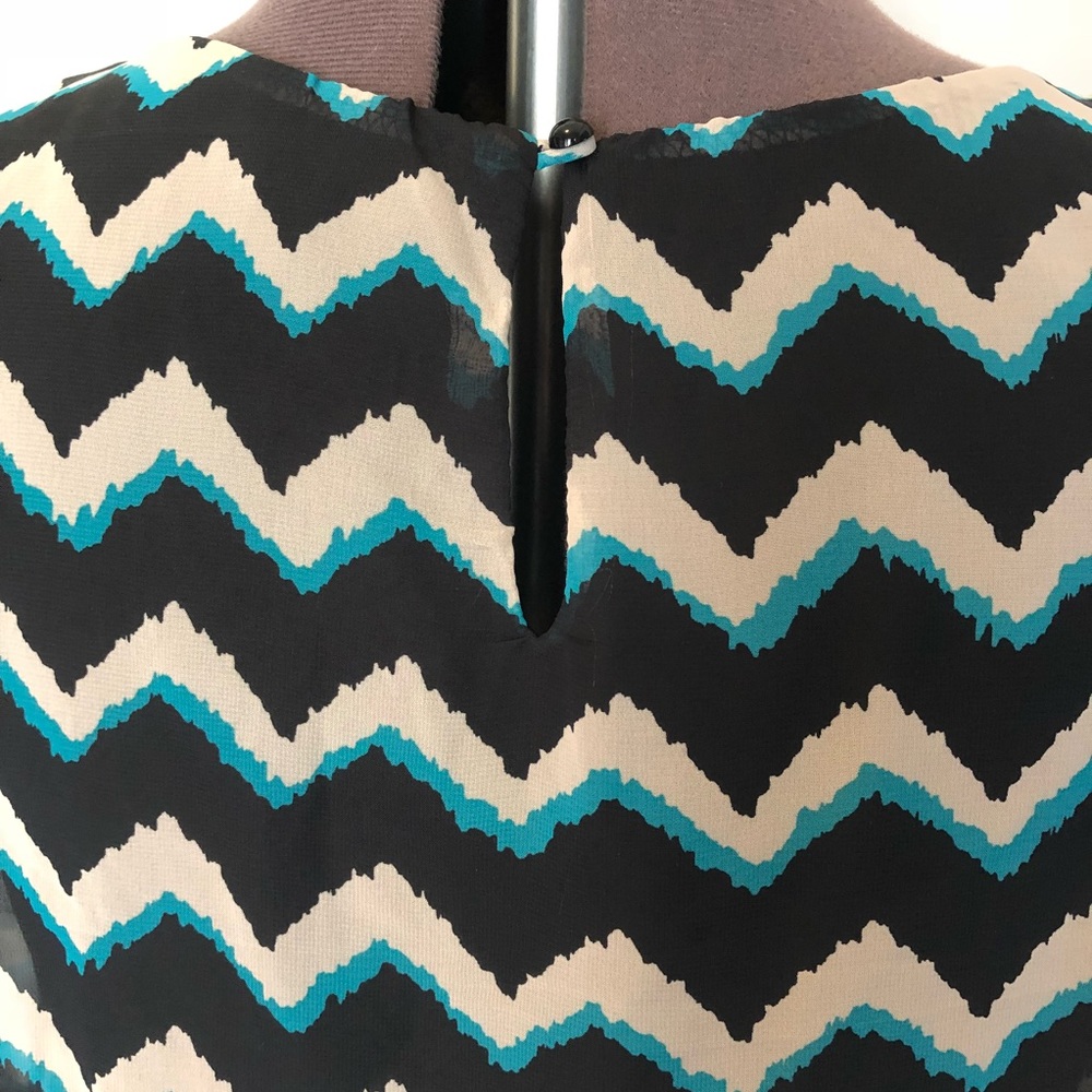 LILY ROSE • CHEVRON PRINT DRESS - Picture 5 of 8